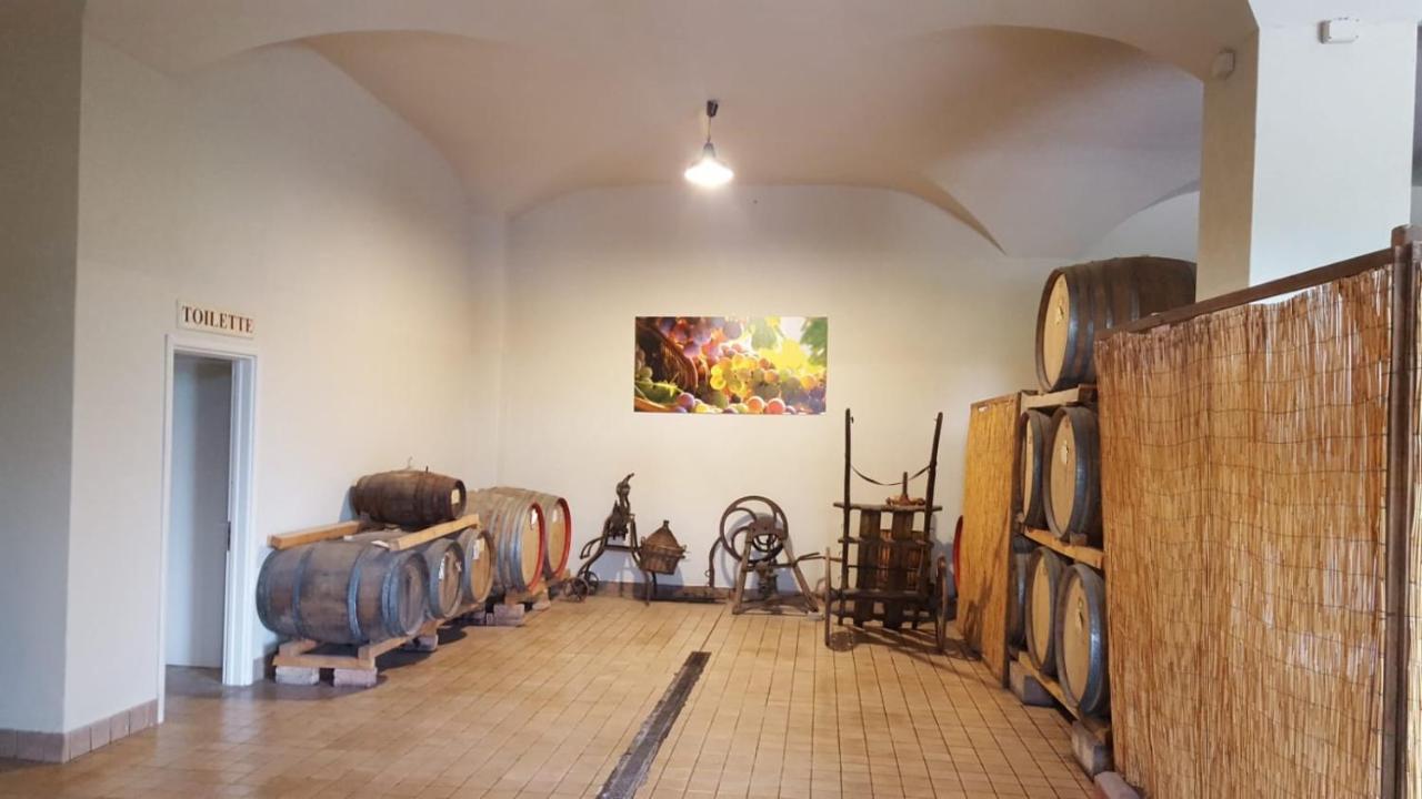 迪卢塔拉伯利安娜酒店 卡尔米尼亚诺 外观 照片